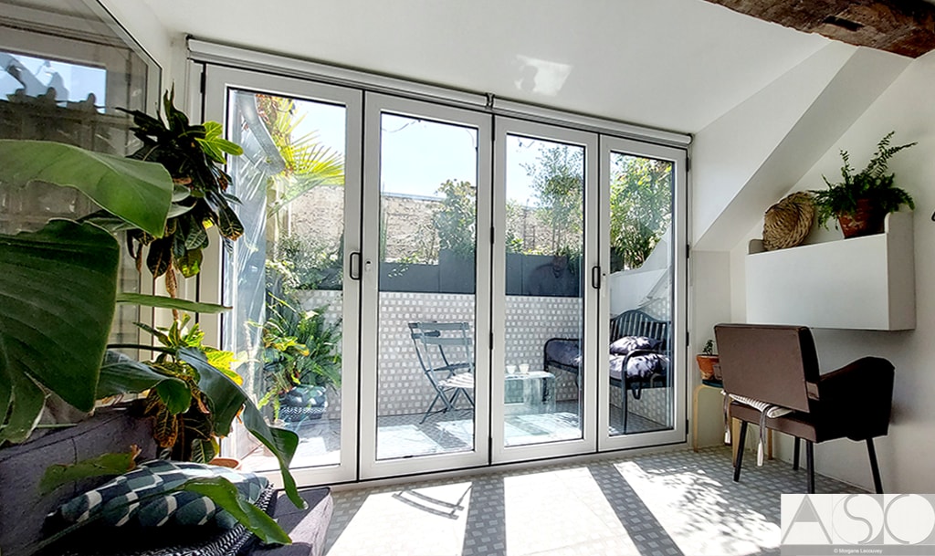 Après travaux — Création d'une terrasse tropézienne dans un appartement à Paris